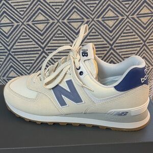 New Balance  574 in Linen with Indigo